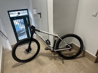 Bicicleta Cannondale blanca