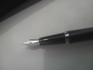 Pluma estilográfica azul con cartucho
