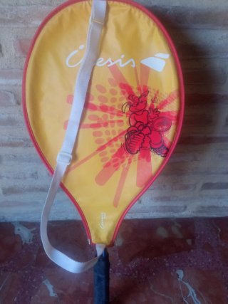 Raqueta de tenis con funda