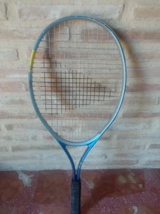 Raqueta de tenis con funda