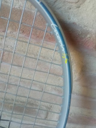 Raqueta de tenis con funda