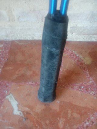 Raqueta de tenis con funda