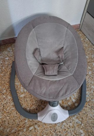 Trona de bebé gris