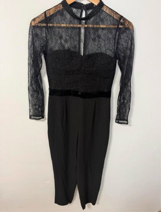 Mono negro Zara de encaje con mangas 3/4 – Talla S