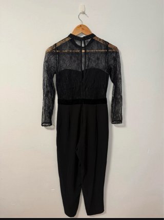 Mono negro Zara de encaje con mangas 3/4 – Talla S
