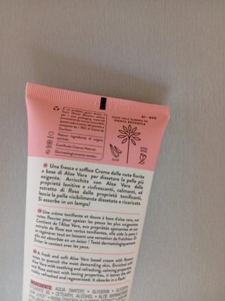128. Omnia Botanica Crema Corpo Dissetante