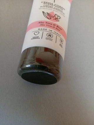 128. Omnia Botanica Crema Corpo Dissetante