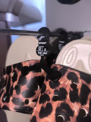 Chanclas Crocs leopardo