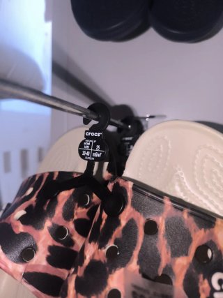 Chanclas Crocs leopardo
