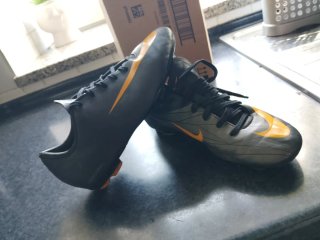 Scarpe da calcio Nike nere e gialle