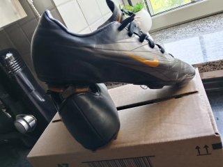 Scarpe da calcio Nike nere e gialle