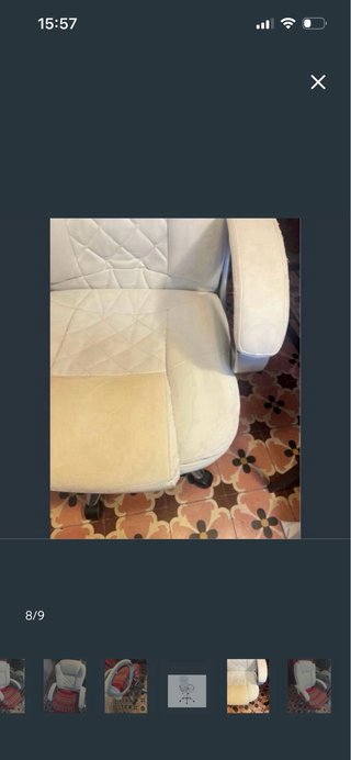 Sillón de oficina blanco y plateado