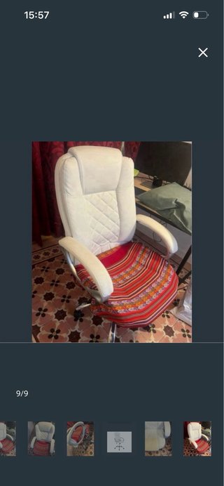 Sillón de oficina blanco y plateado