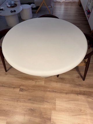 Mesa redonda microcemento blanco de medida 120 cm