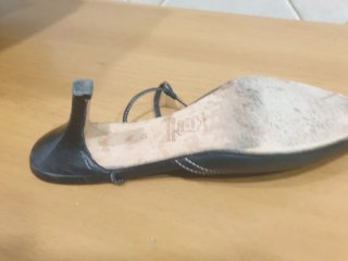 Zapatos de piel azul navy, con pespunte blanco