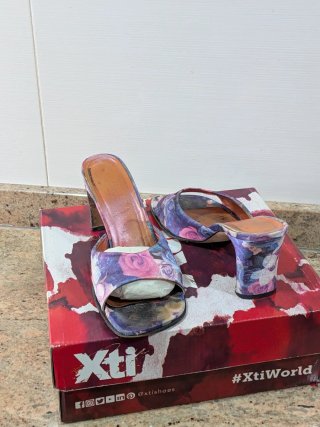 Tacones Sintesis con estampado floral