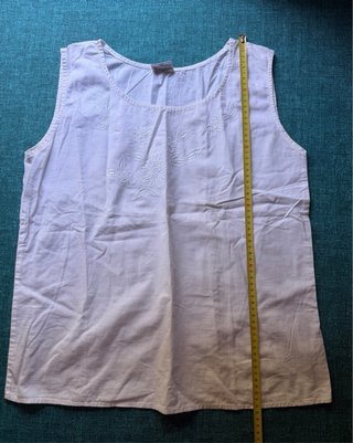 Blusa sin mangas bordada