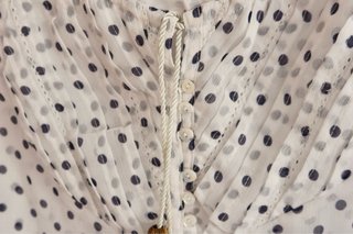 Blusa blanca lunares
