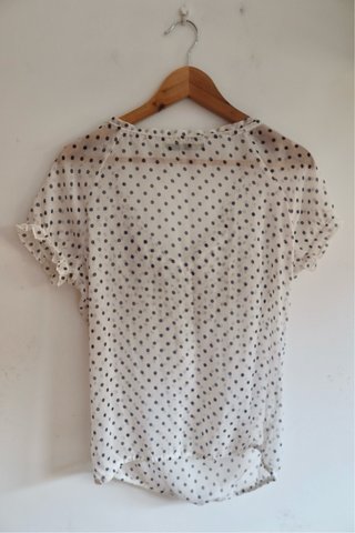 Blusa blanca lunares