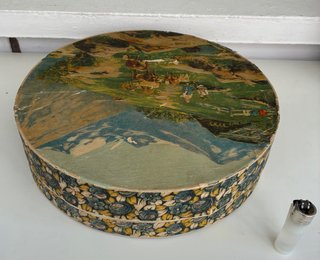 Antigua caja de madera grande