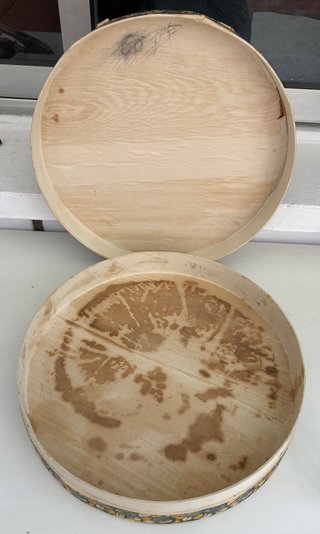 Antigua caja de madera grande