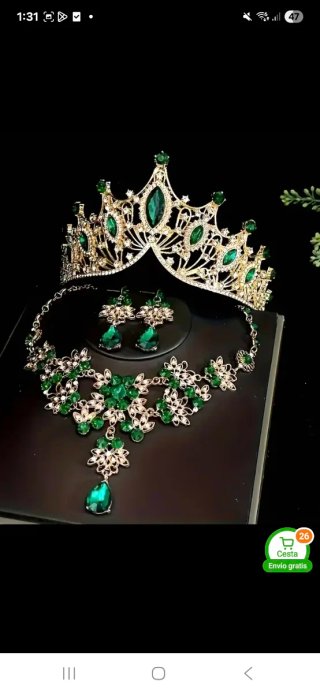 Conjunto de corona collar  pendientes y collar