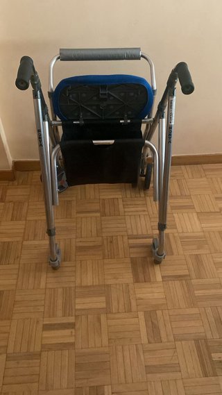 Andador FORTA con asiento y ruedas