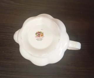 ELEGANTE CAFETERA DE PORCELANA DE  ROYAL ALBERT