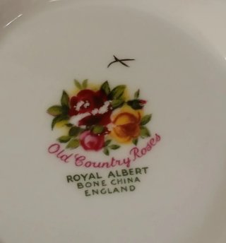 ELEGANTE CAFETERA DE PORCELANA DE  ROYAL ALBERT