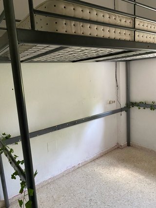 Litera metálica gris
