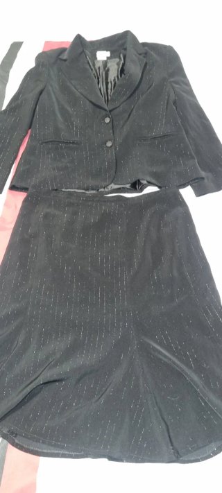 Traje de chaqueta y falda negro talla 50