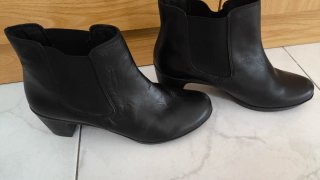 Botines de piel negros