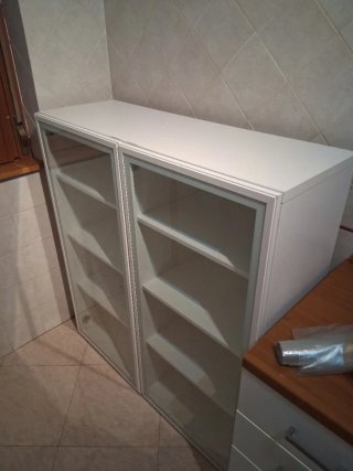 Mobile vetrinetta bianco con ante in vetro