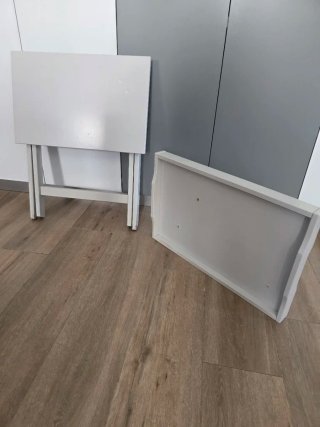 Mesita auxiliar blanca de madera