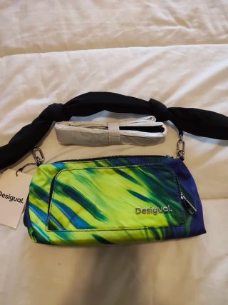 Bolso Desigual Negro Multicolor.