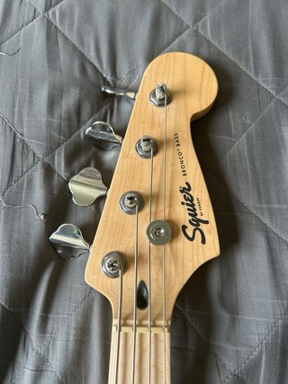 Bajo Squier Sonic Bronco