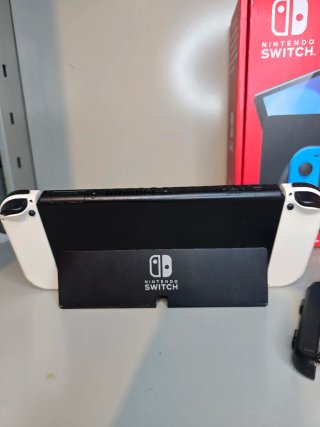 Nintendo Switch OLED (leggi descrizione)