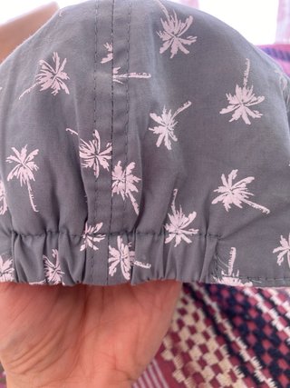 Gorro con palmeras y texto Cool Holidays