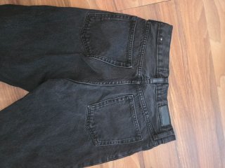 Pantalón vaquero negro Mango