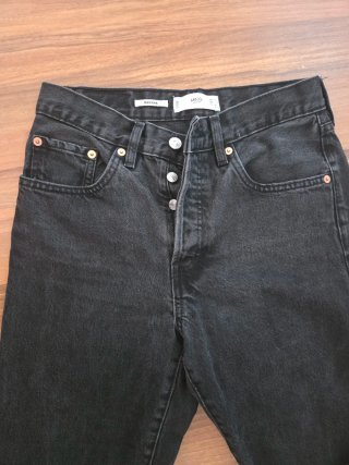 Pantalón vaquero negro Mango
