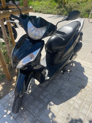 Honda Vision 110 Scooter Negra