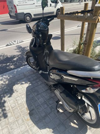 Honda Vision 110 Scooter Negra