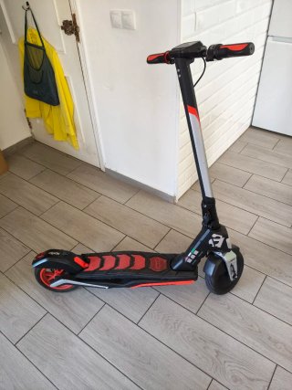 Patinete Eléctrico Aprilia Negro/Rojo