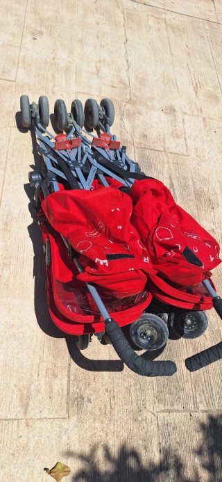 Silla de paseo gemelar Maclaren roja