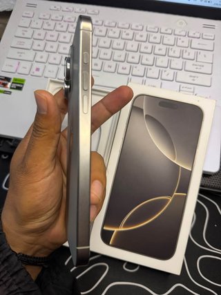 iPhone 16 Pro Max Gris/Plata