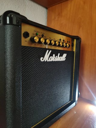 Amplificador Marshall MG15GFX
