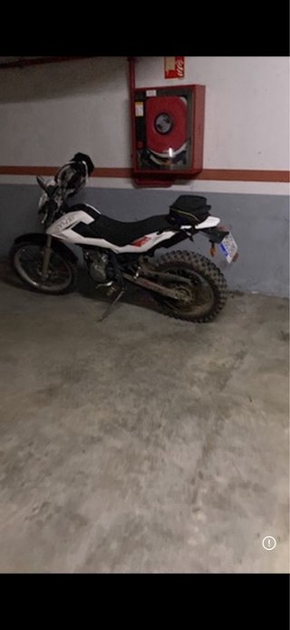 Beta Alp 4.0 Enduro negra y Blanca