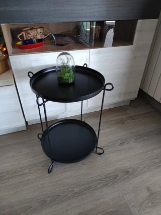 Mesa auxiliar metálica negra