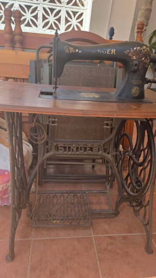 Máquina de coser Singer antigua