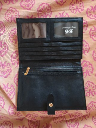 Monedero marrón con bordado floral